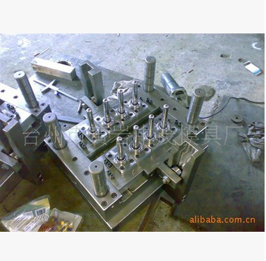 28口35克一出八PET瓶坯模具