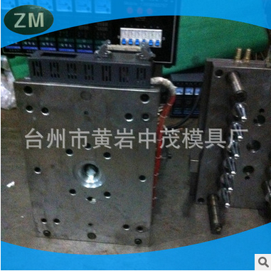 Cosmetics bottle cap mould