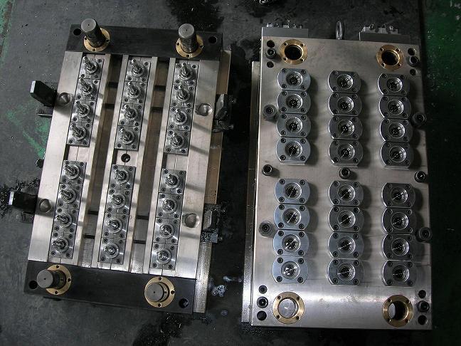 32g 24-cavity air-sealing self-locking sprueless bottle blank mould