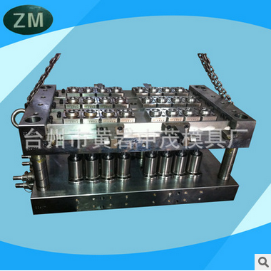 Needle valve type plastic bottle blank mould