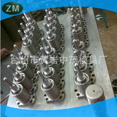 32-in-1 needle valve type bottle blank mould